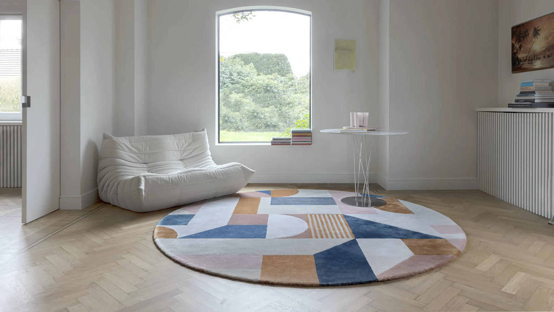 Retro Chic Coral Circle