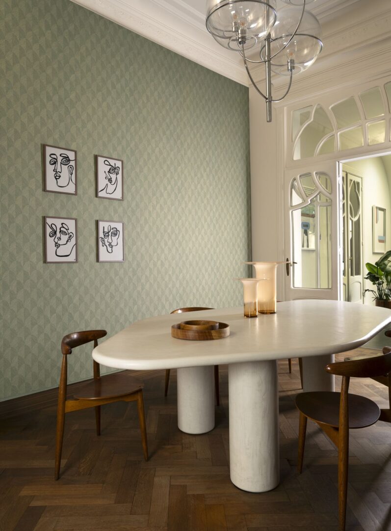 Essentials Luxor Horus